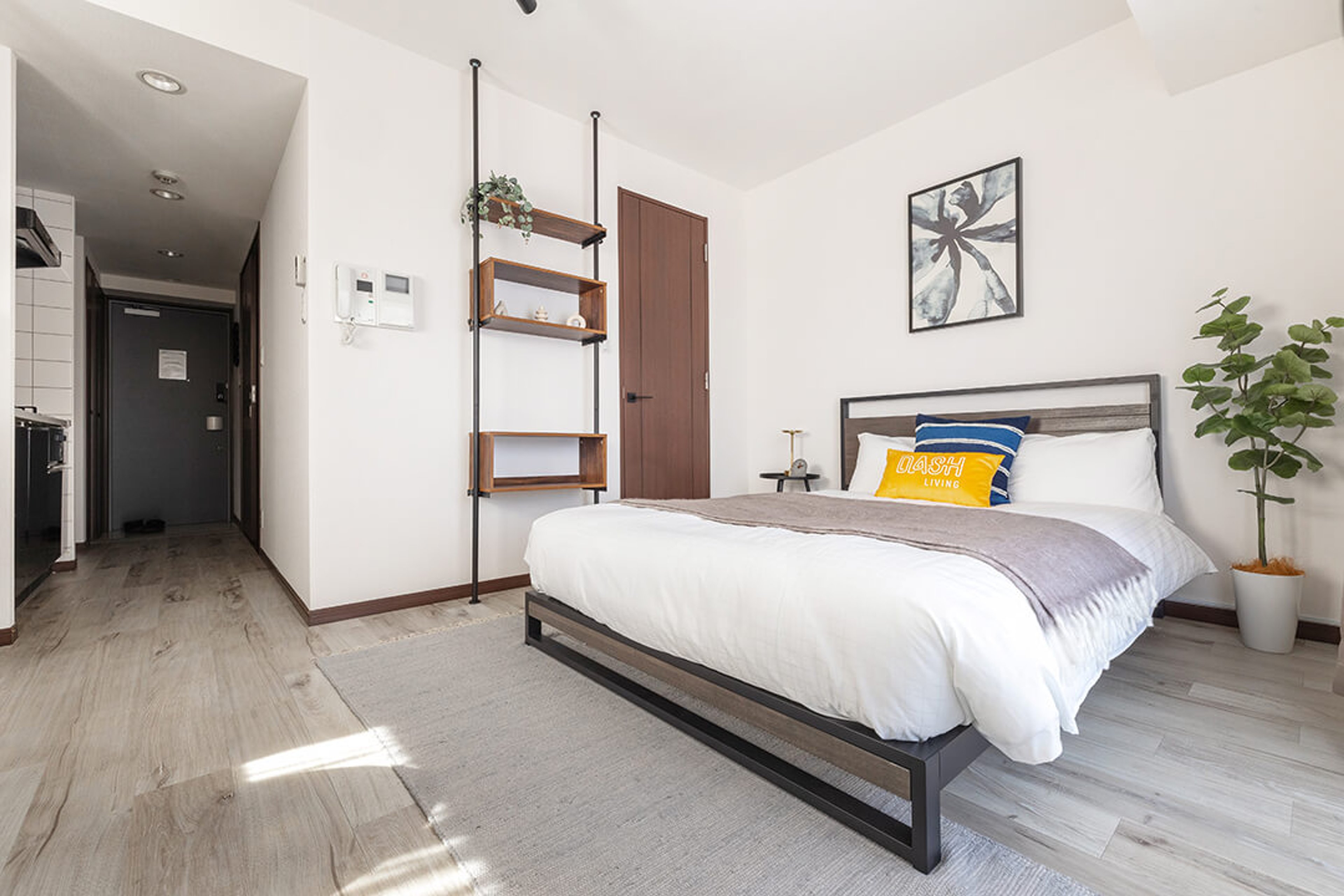 Large Studio with Balcony & Extra Window（1R）のイメージ