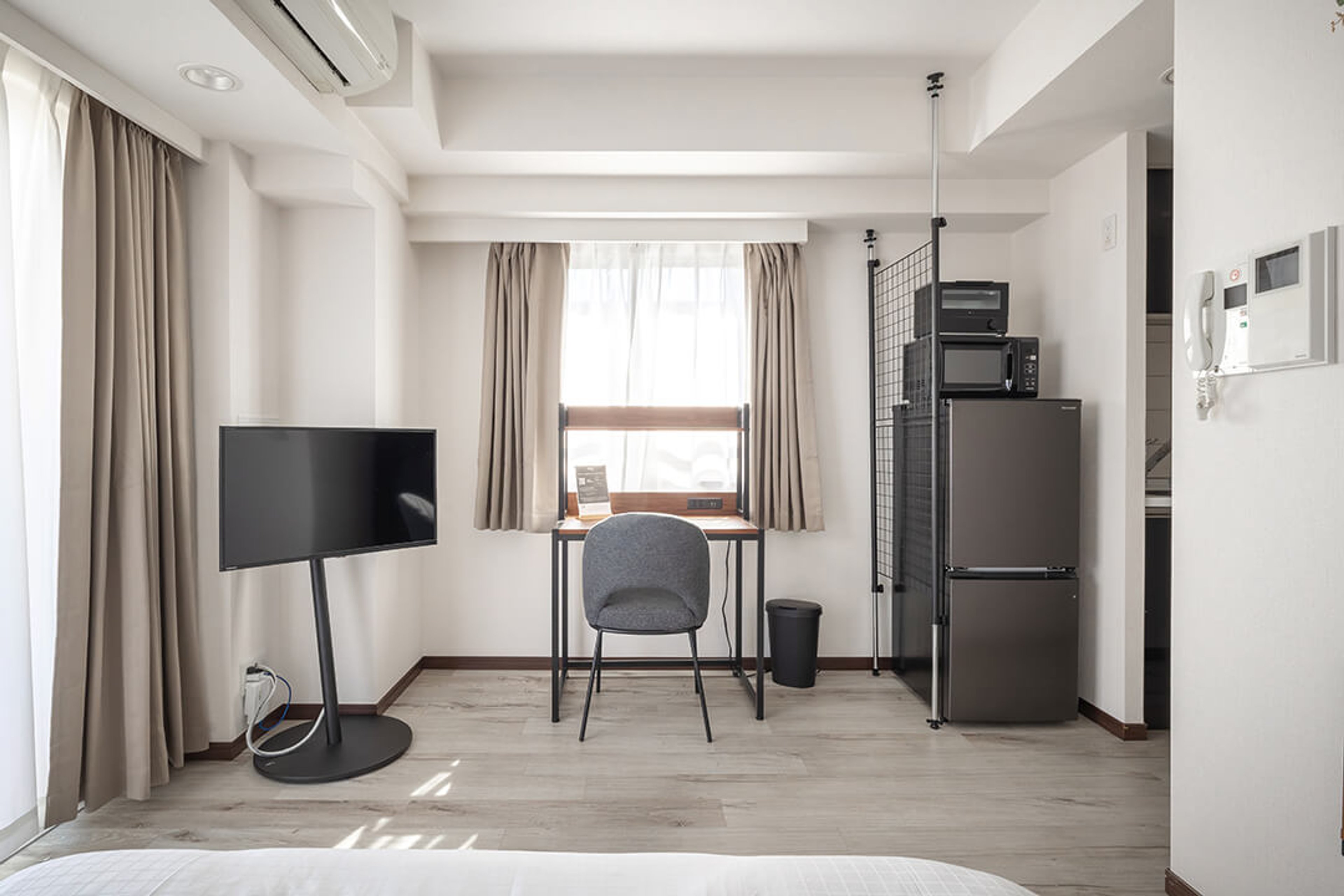 Large Studio with Balcony & Extra Window（1R）のイメージ