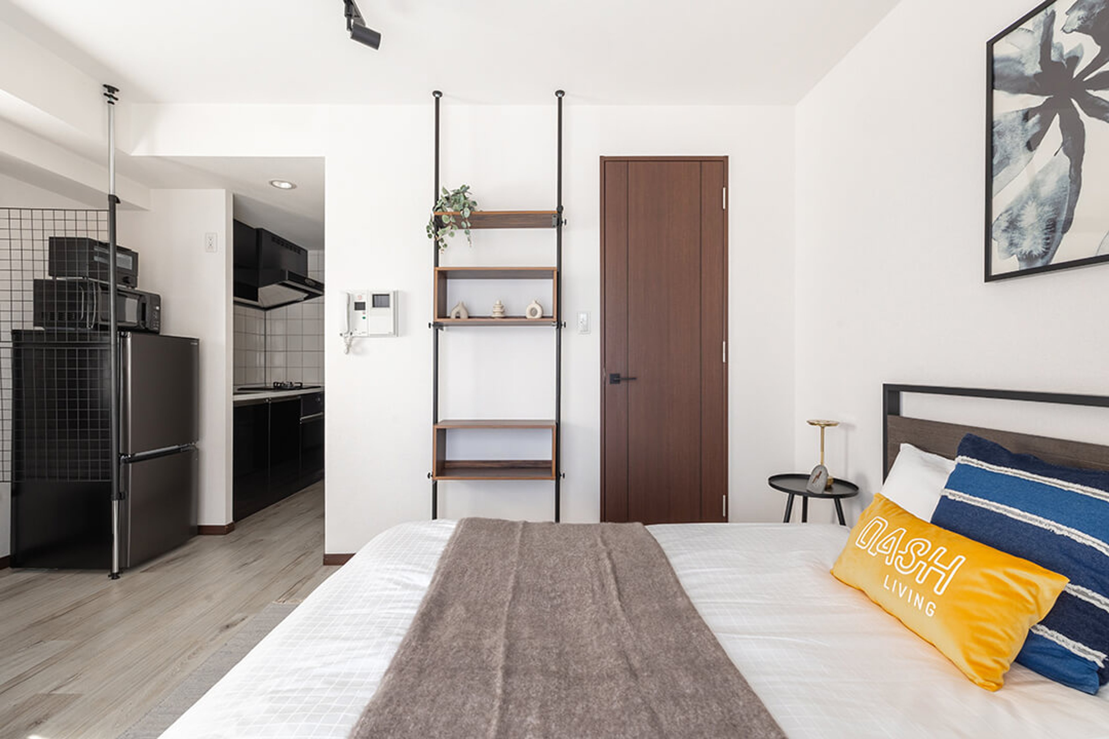 Large Studio with Balcony & Extra Window（1R）のイメージ